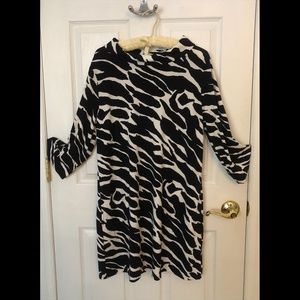 Alfani Black & White Cowl Neck Printed Shift Dress w/ 3/4 Length Sleeves — Large